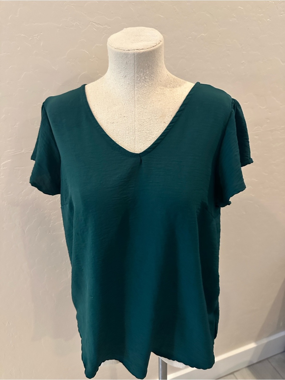Women's V-Neck Short Sleeve Tee in Deep Teal